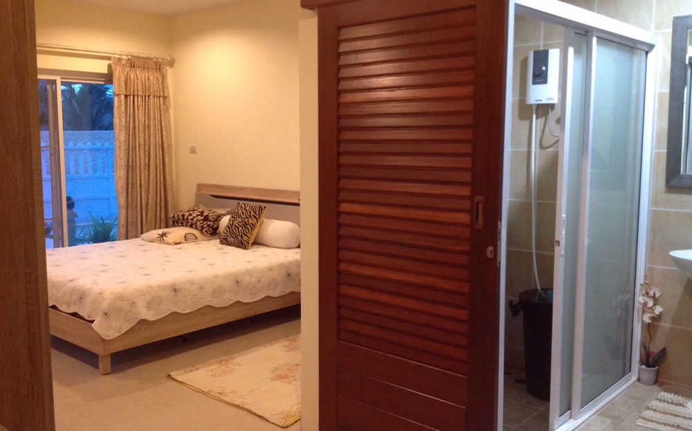 Bedroom and bathroom at Pranburi resort pool home for sale