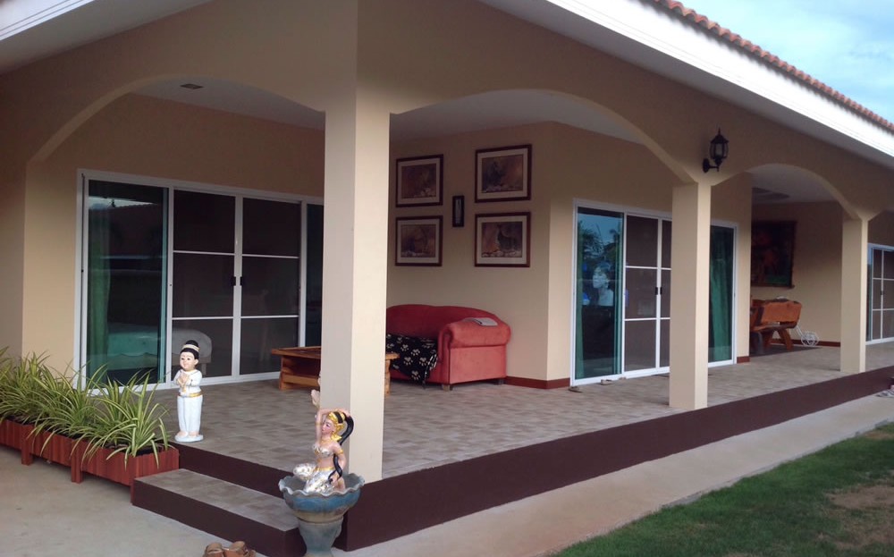 [:en]Front entrance of Pranburi 2 bedroom resort home[:th]Front entrance of Pranburi resort home[:de]Front entrance of Pranburi resort home[:]