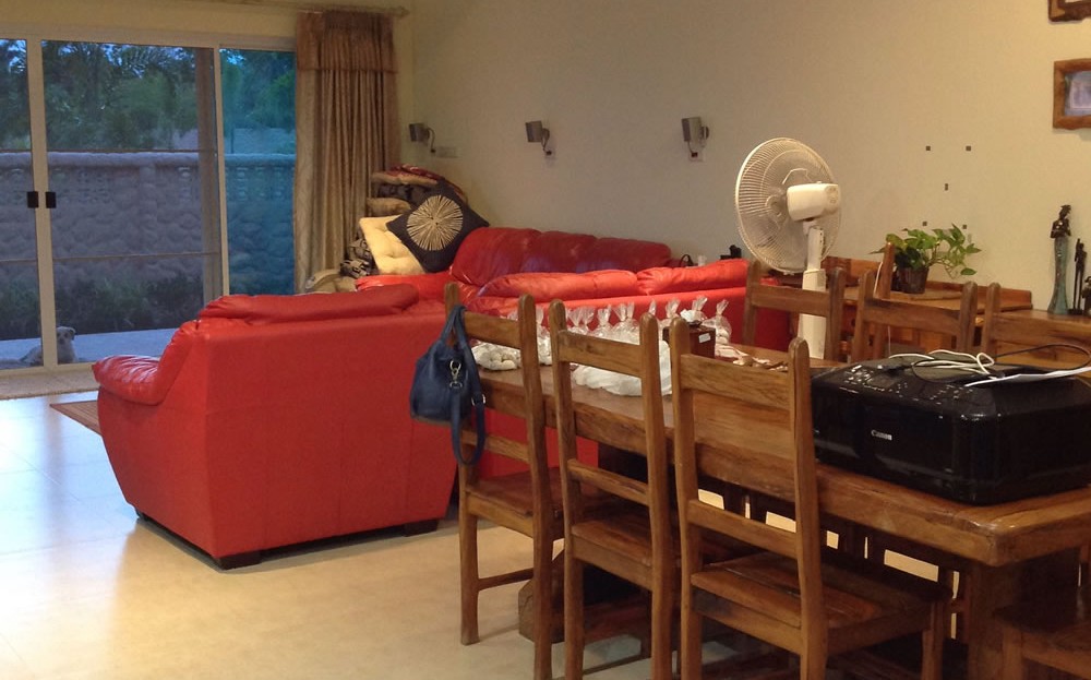 [:en]Living room in the Pranburi 2 bedroom resort home for sale[:th]Living room in the Pranburi pool home for sale[:de]Living room in the Pranburi pool home for sale[:]