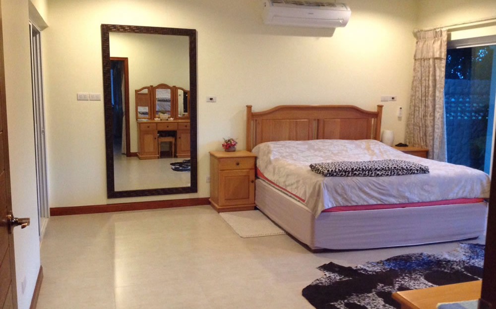 [:en]Master bedroom of Pranburi 2 bedroom resort home[:th]Master bedroom of resort home for sale in Pranburi[:de]Master bedroom of resort home for sale in Pranburi[:]