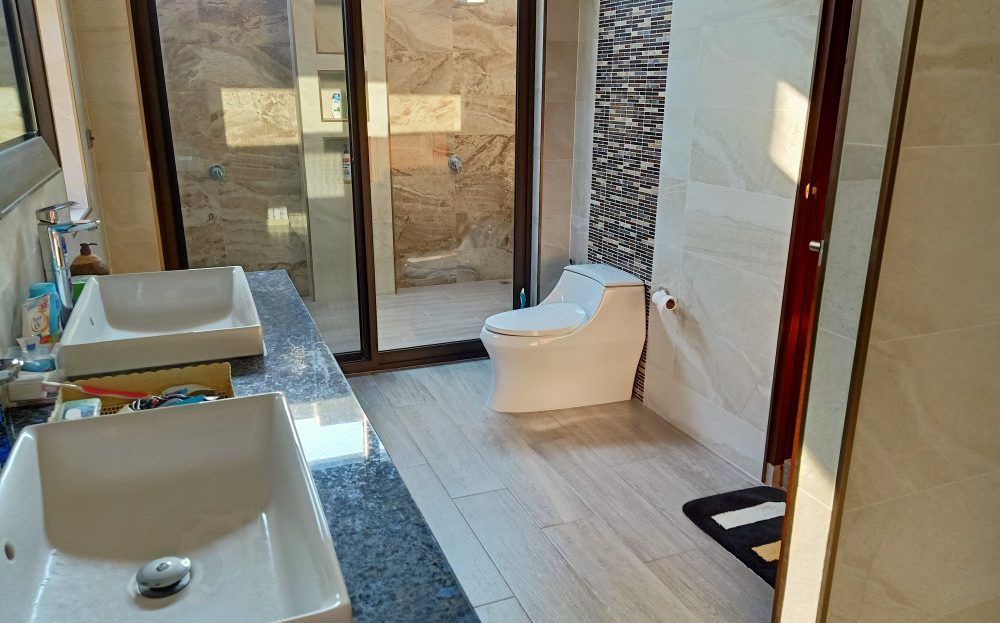 Home by the beach for sale – master bath