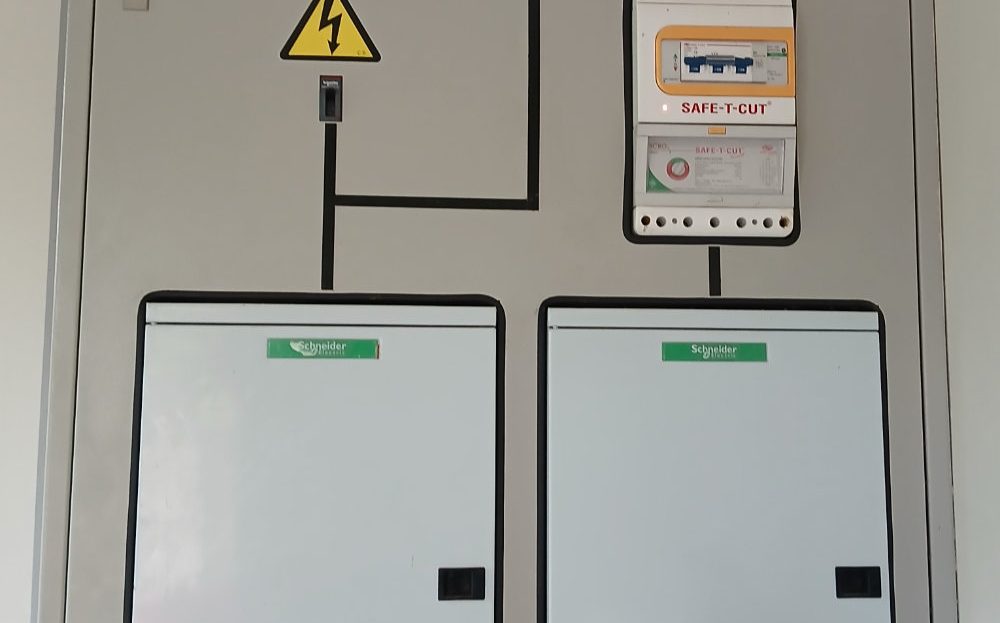 3 phase electric panels with safety cut system