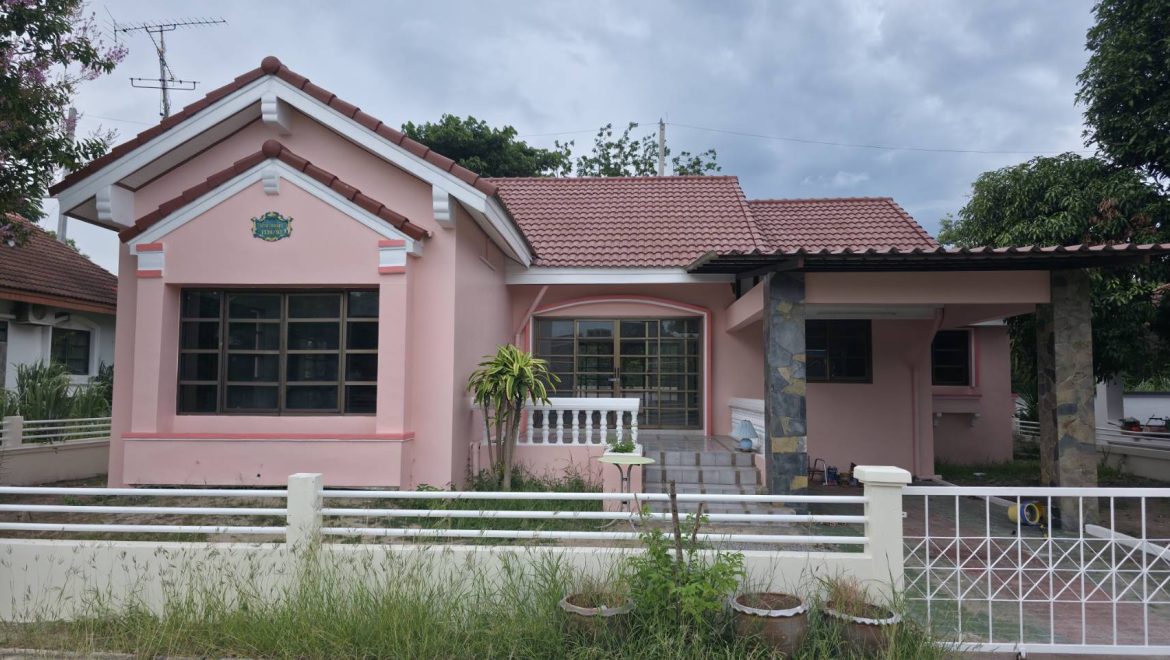 Home for Rent in Cha Am With Community Pool